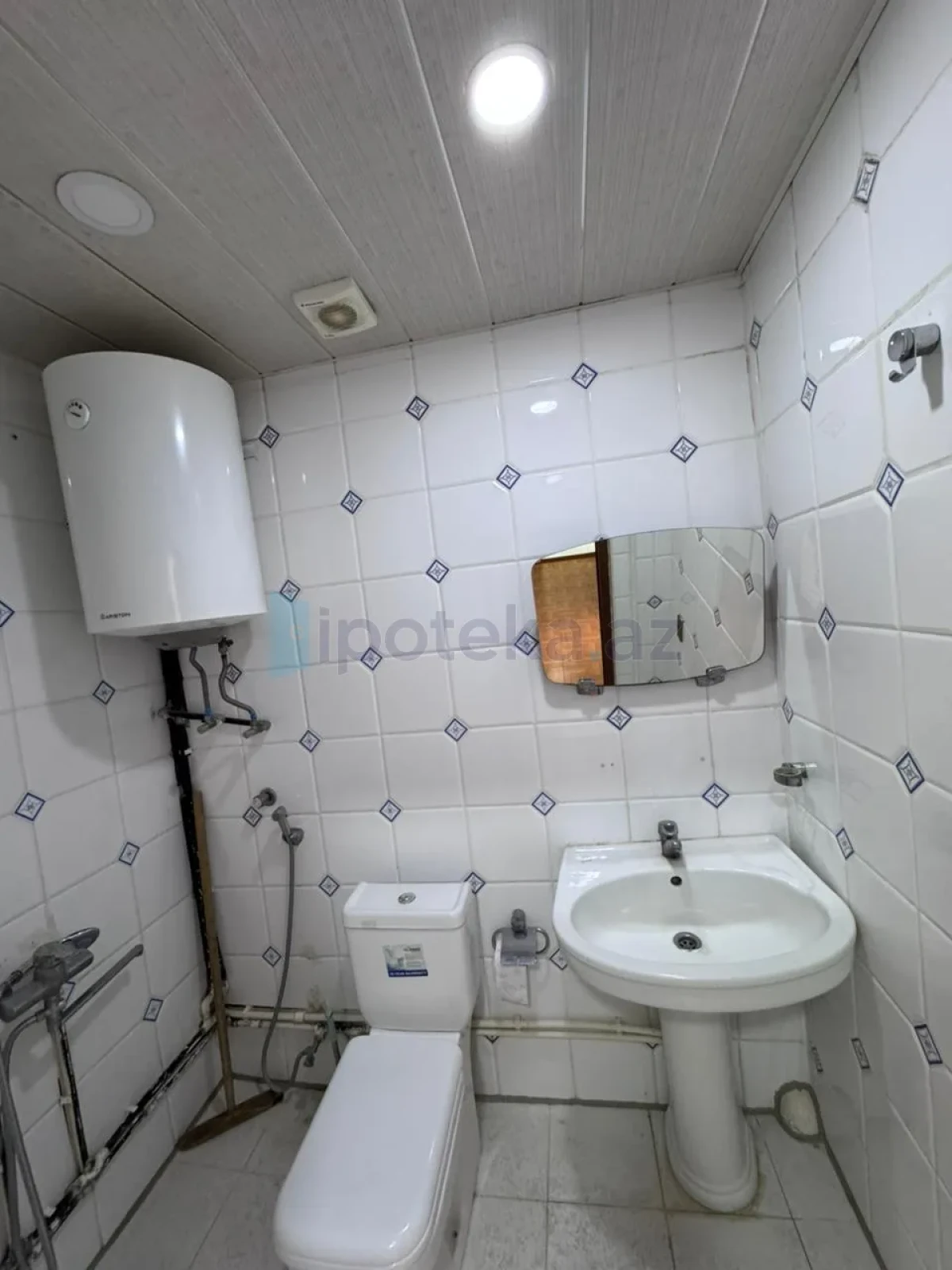 Satılır 2 otaqlı köhnə tikili 55 m²