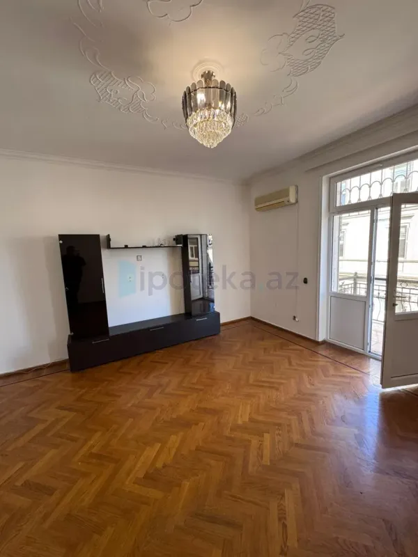 Satılır 2 otaqlı köhnə tikili 55 m²