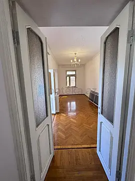 Satılır 2 otaqlı köhnə tikili 55 m²