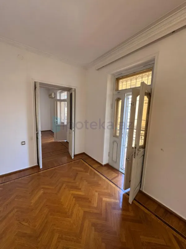 Satılır 2 otaqlı köhnə tikili 55 m²