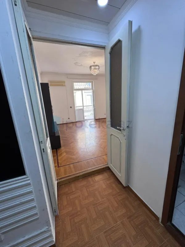Satılır 2 otaqlı köhnə tikili 55 m²