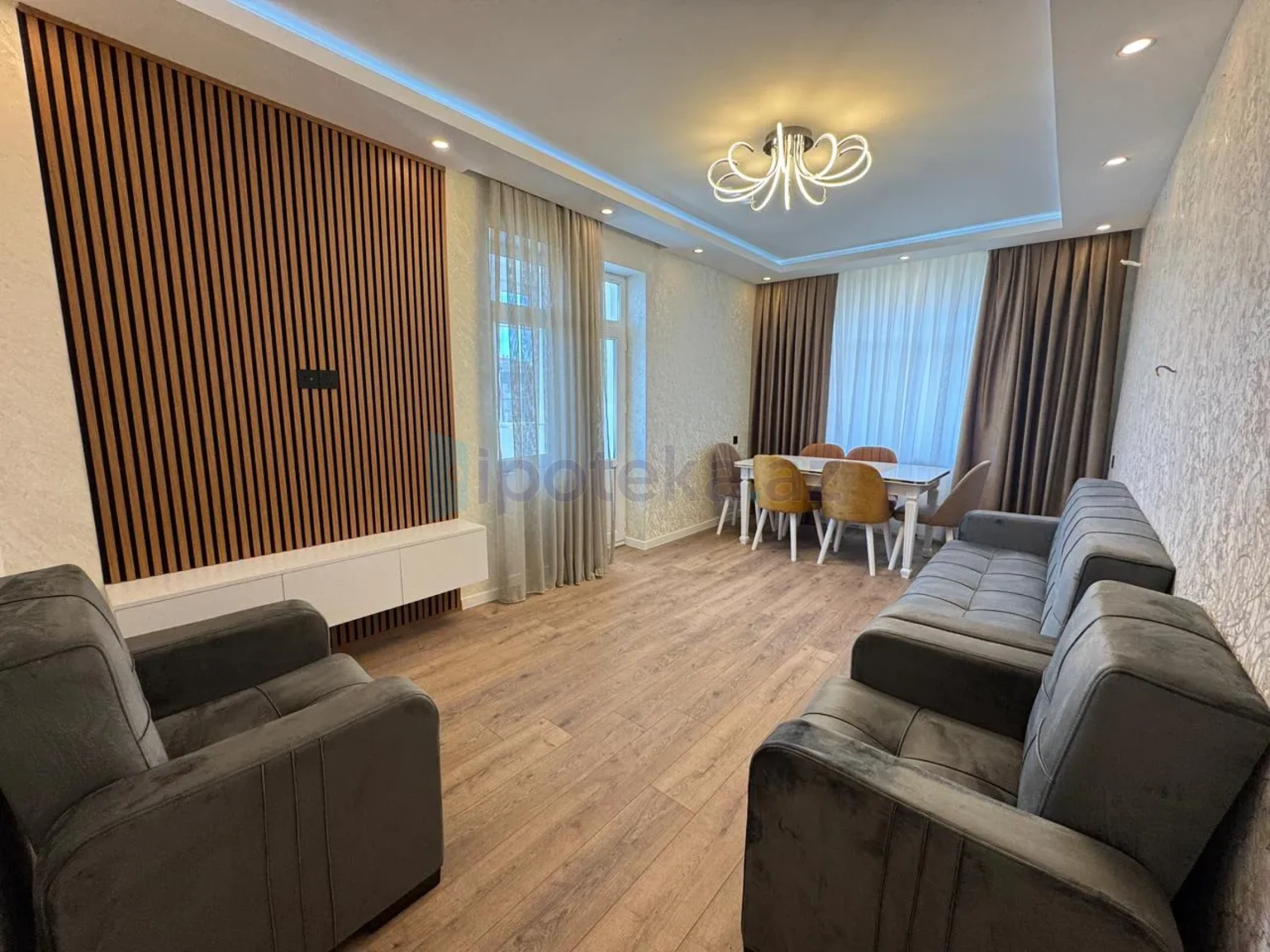 Satılır 2 otaqlı köhnə tikili 60 m²