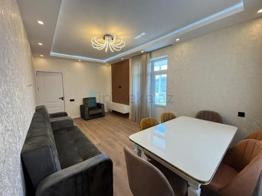 Satılır 2 otaqlı köhnə tikili 60 m²