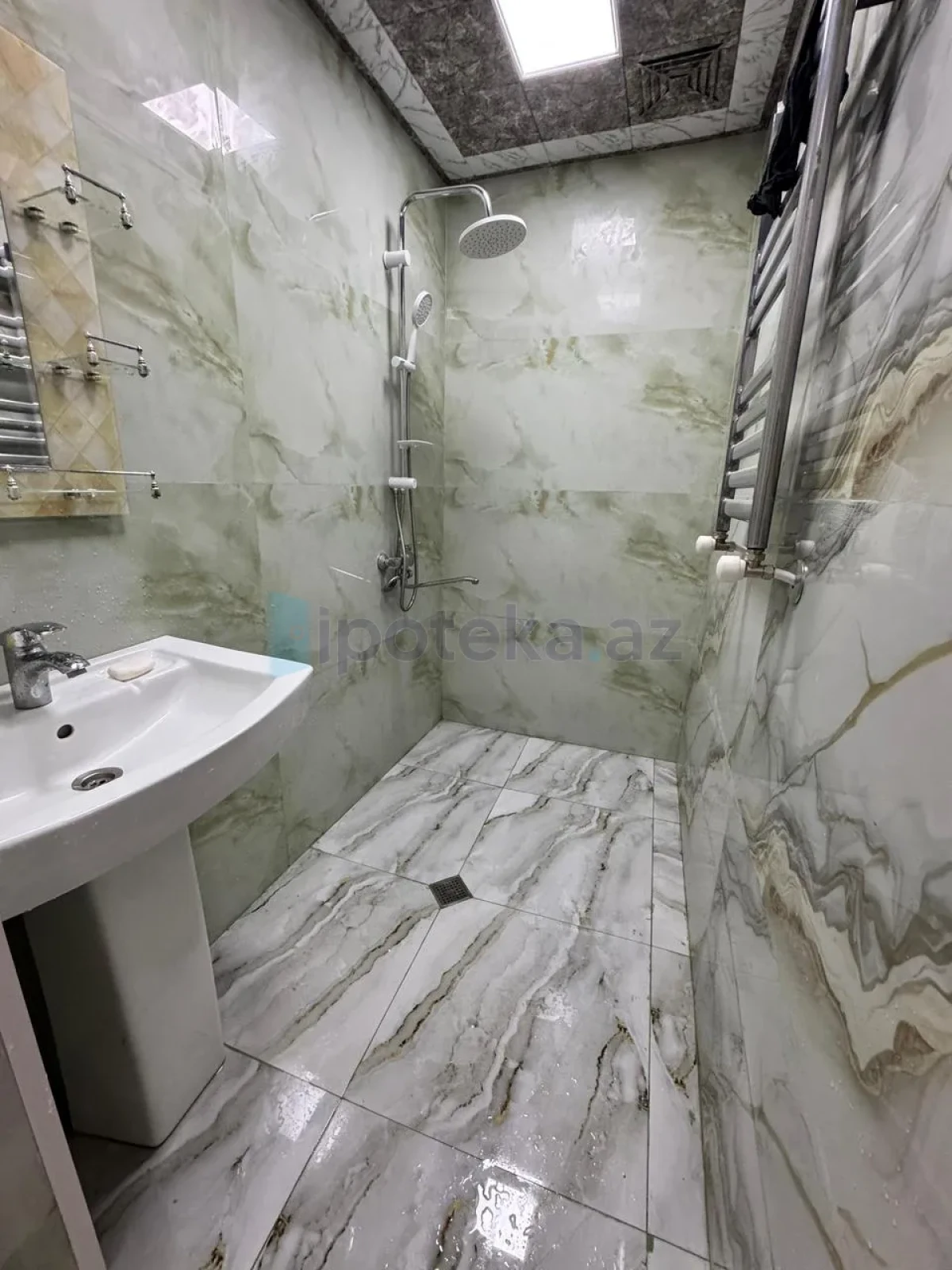 Satılır 3 otaqlı yeni tikili 128 m²