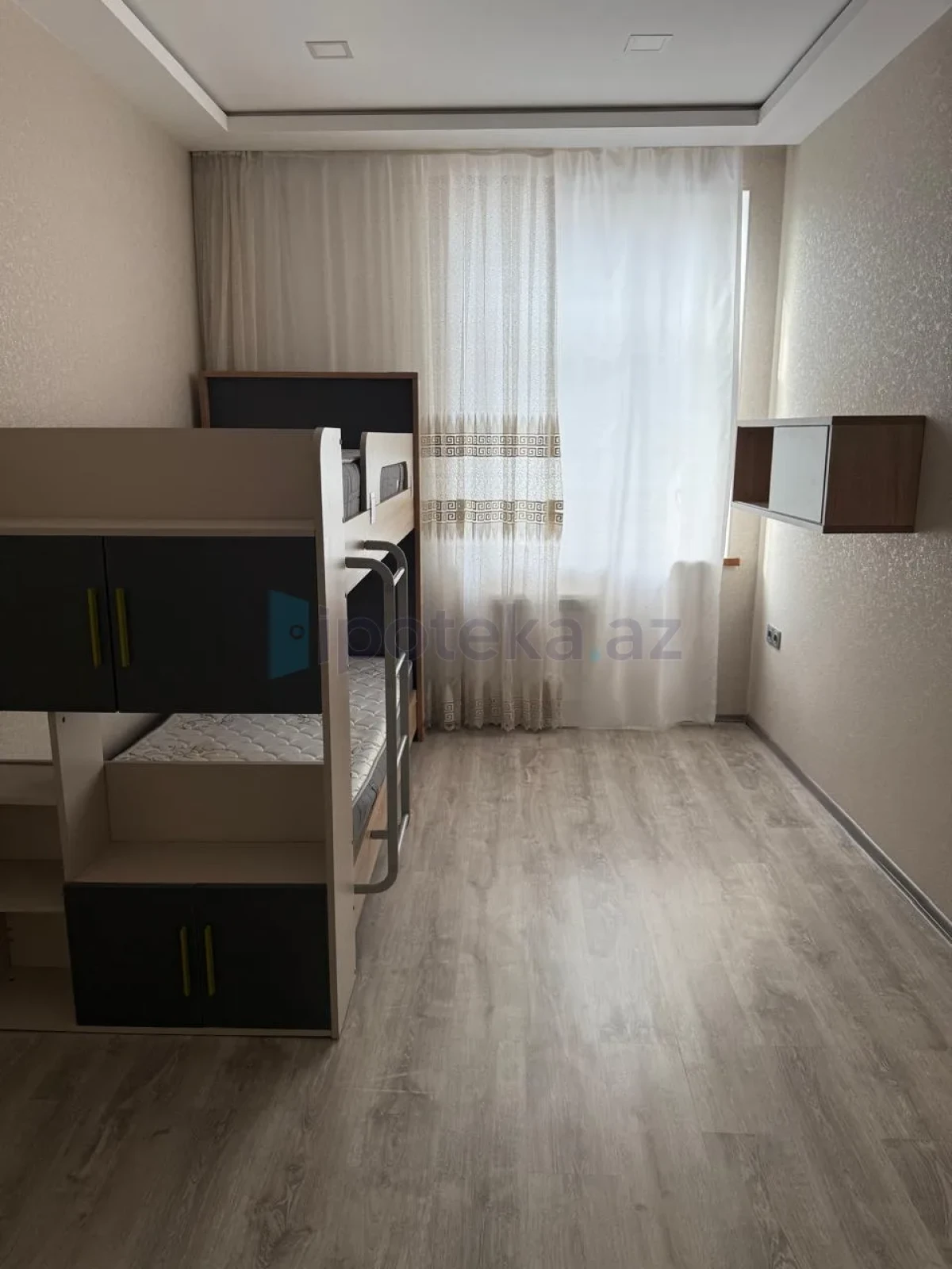 Satılır 3 otaqlı yeni tikili 75 m²