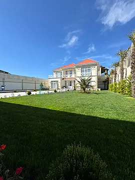 Satılır 6 otaqlı mənzil 300 m²