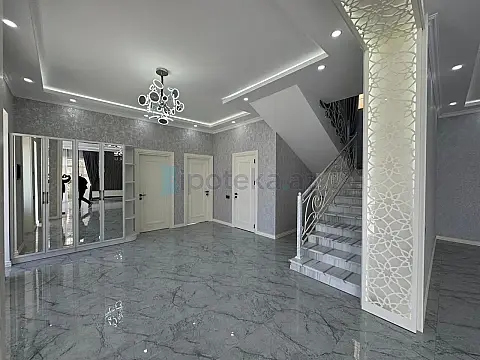Satılır 6 otaqlı mənzil 300 m²