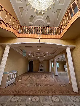 Satılır 10 otaqlı həyət evi 1000 m²