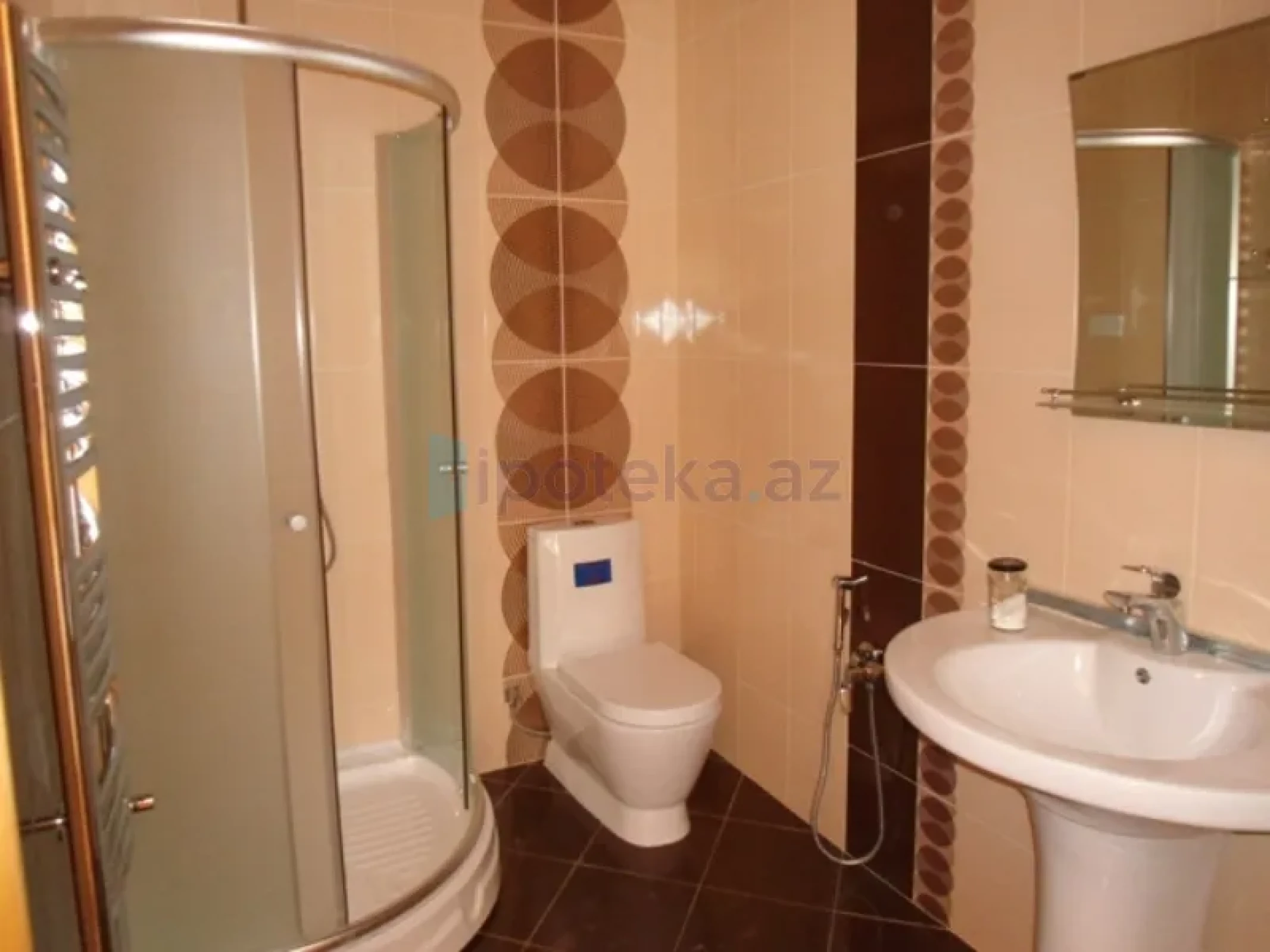 Satılır 10 otaqlı həyət evi 1000 m²