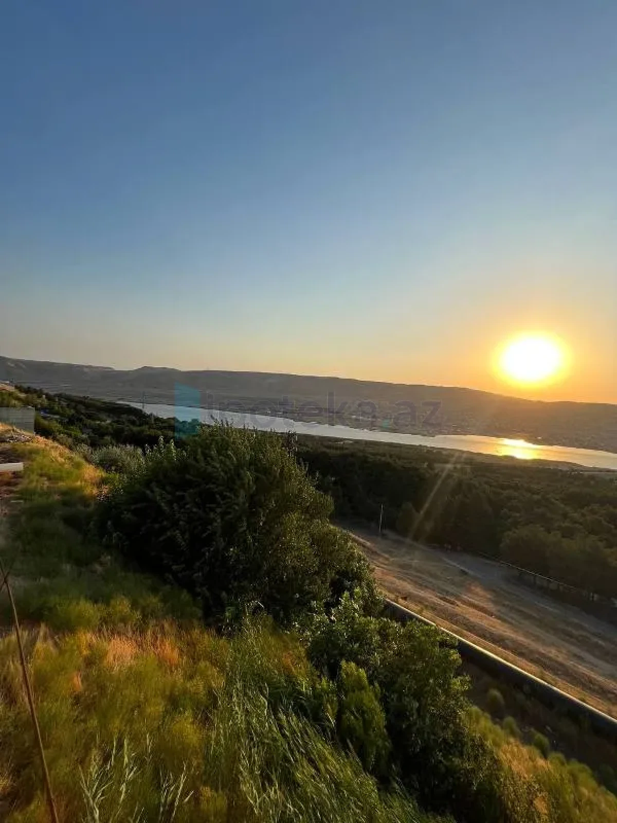 Satılır 10 otaqlı həyət evi 1000 m²