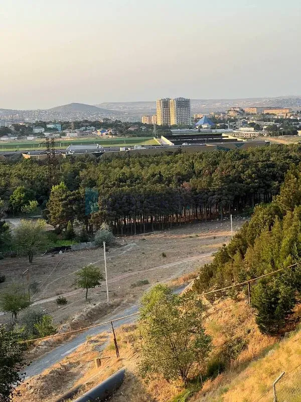 Satılır 10 otaqlı həyət evi 1000 m²