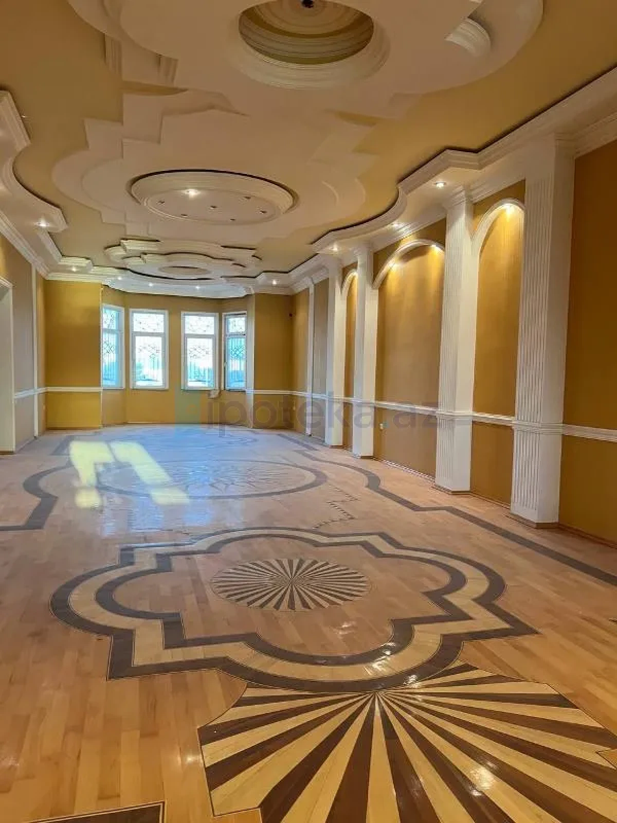 Satılır 10 otaqlı həyət evi 1000 m²