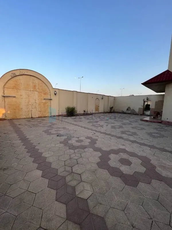 Satılır 10 otaqlı həyət evi 1000 m²