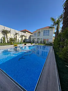 Satılır 5 otaqlı mənzil 290 m²