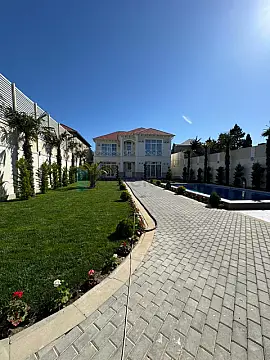 Satılır 5 otaqlı mənzil 290 m²