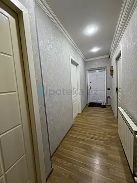 Satılır 4 otaqlı köhnə tikili 100 m²