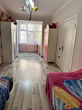 Satılır 4 otaqlı köhnə tikili 100 m²