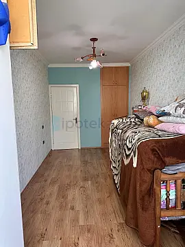 Satılır 4 otaqlı köhnə tikili 100 m²