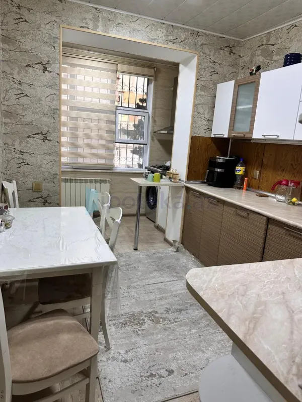 Satılır 4 otaqlı köhnə tikili 100 m²