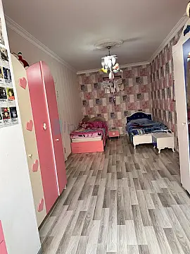 Satılır 4 otaqlı köhnə tikili 100 m²
