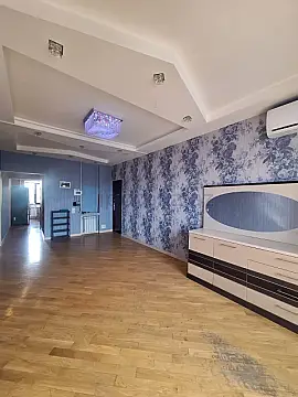 Satılır 4 otaqlı köhnə tikili 120 m²