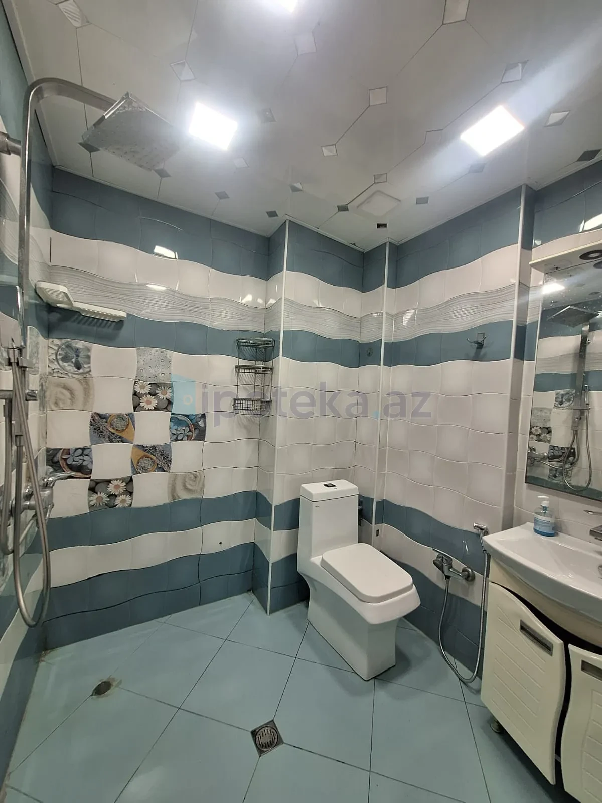 Satılır 4 otaqlı köhnə tikili 120 m²