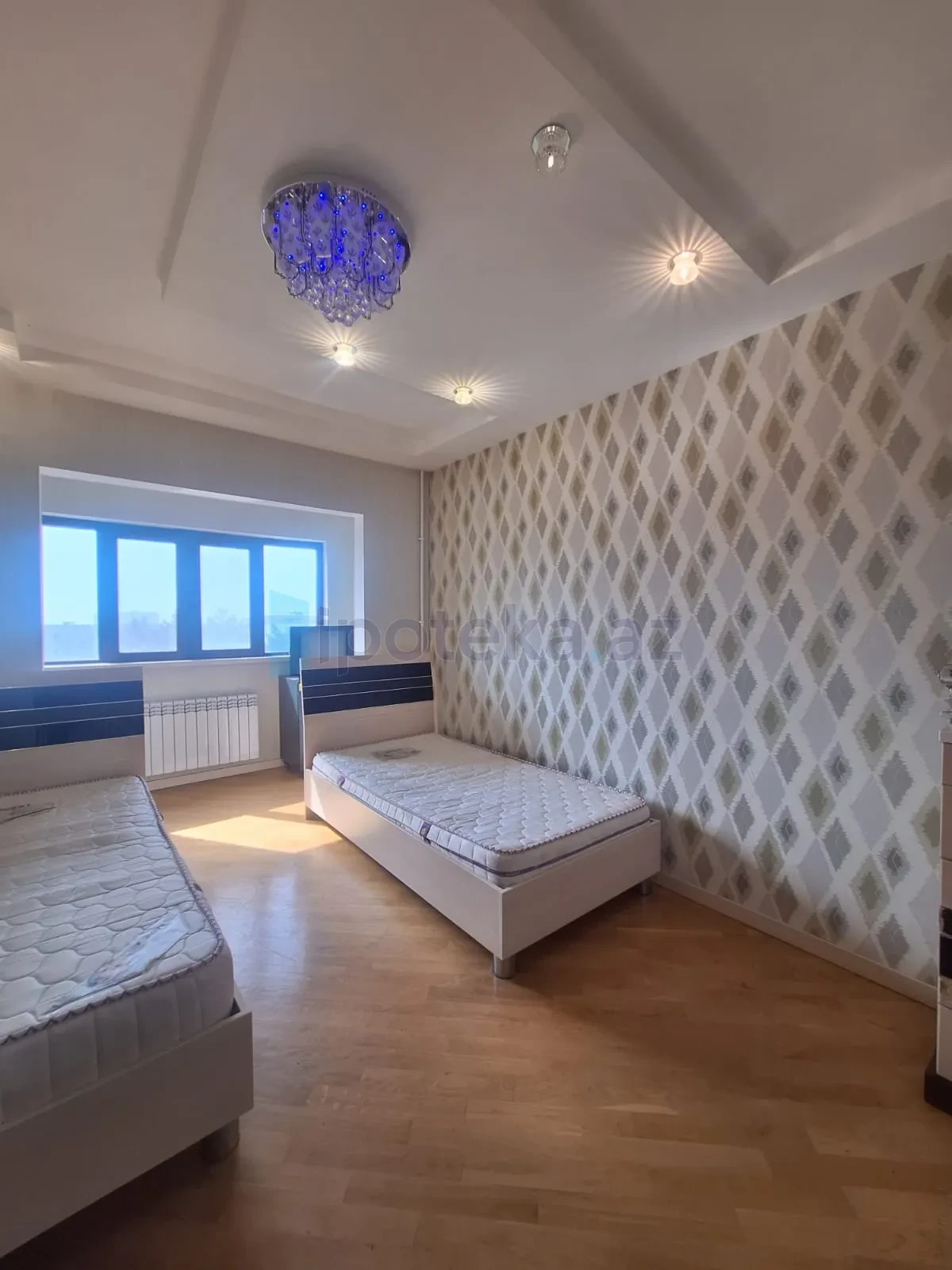 Satılır 4 otaqlı köhnə tikili 120 m²
