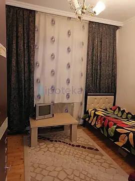 Satılır 6 otaqlı həyət evi 202 m²