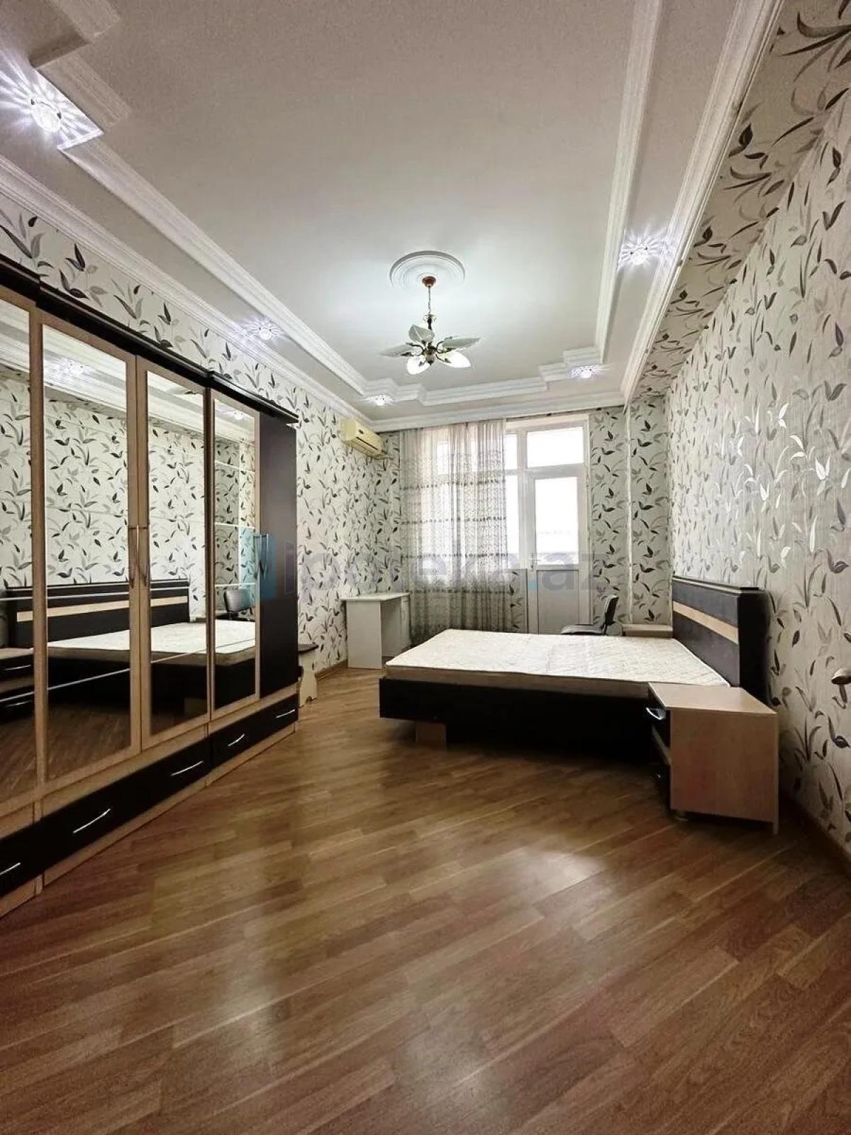 Satılır 3 otaqlı yeni tikili 125 m²