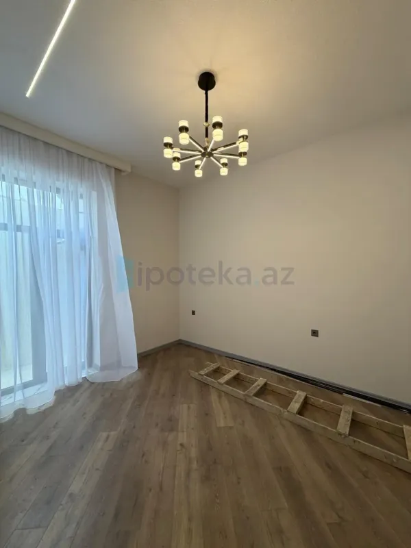 Satılır 4 otaqlı mənzil 140 m²