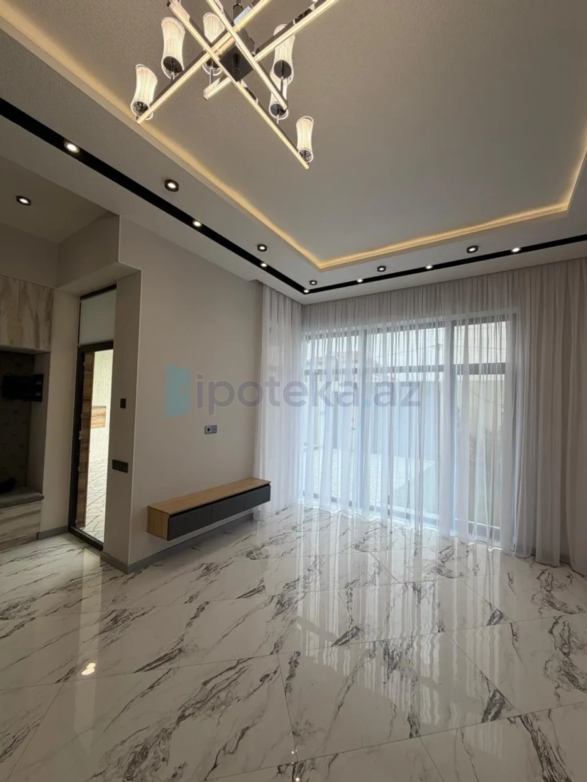 Satılır 4 otaqlı mənzil 140 m²