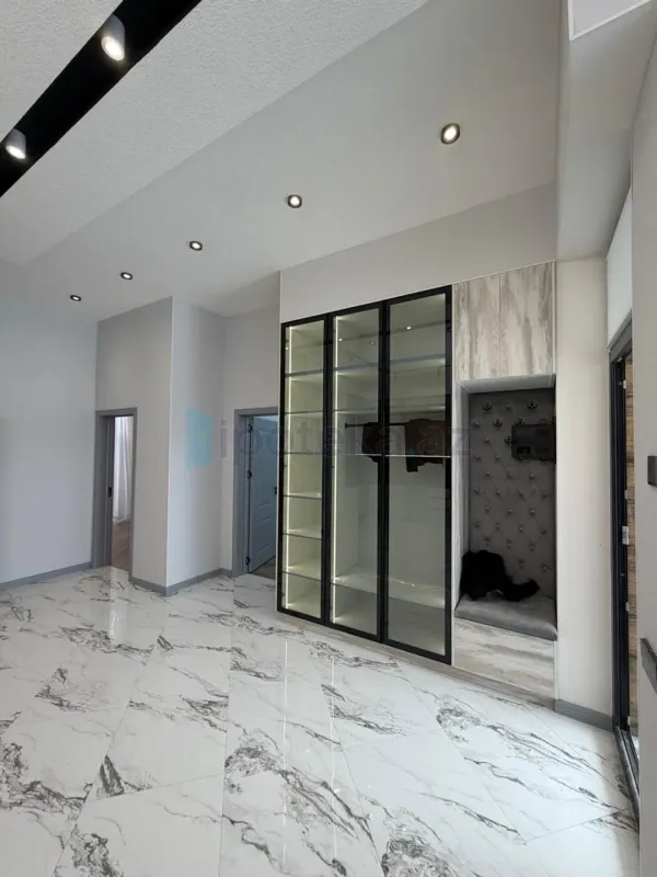 Satılır 4 otaqlı mənzil 140 m²