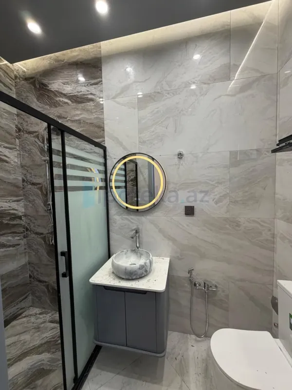 Satılır 4 otaqlı mənzil 140 m²
