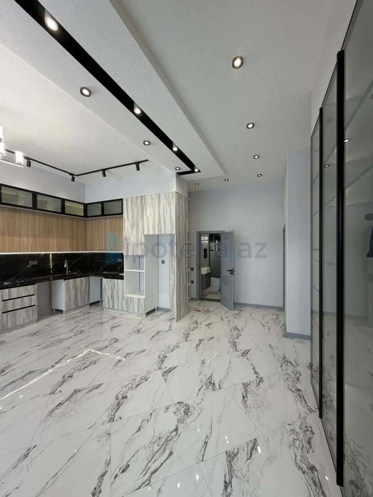 Satılır 4 otaqlı mənzil 140 m²