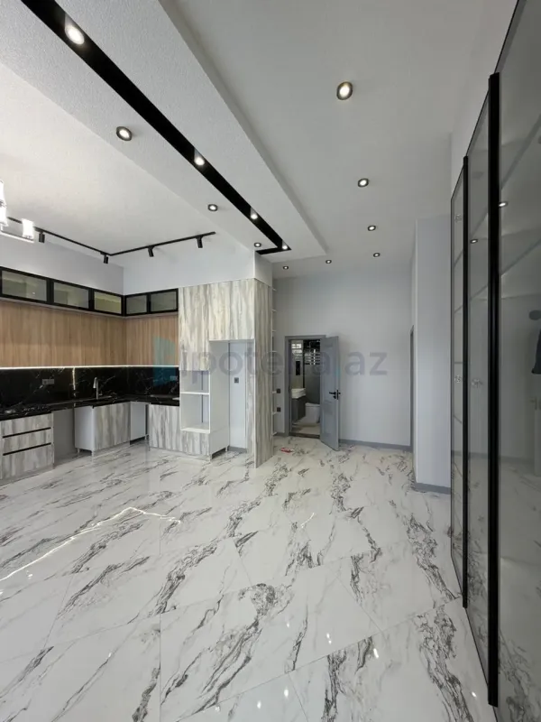 Satılır 4 otaqlı mənzil 140 m²