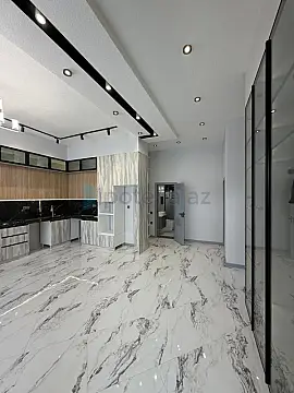 Satılır 4 otaqlı mənzil 140 m²