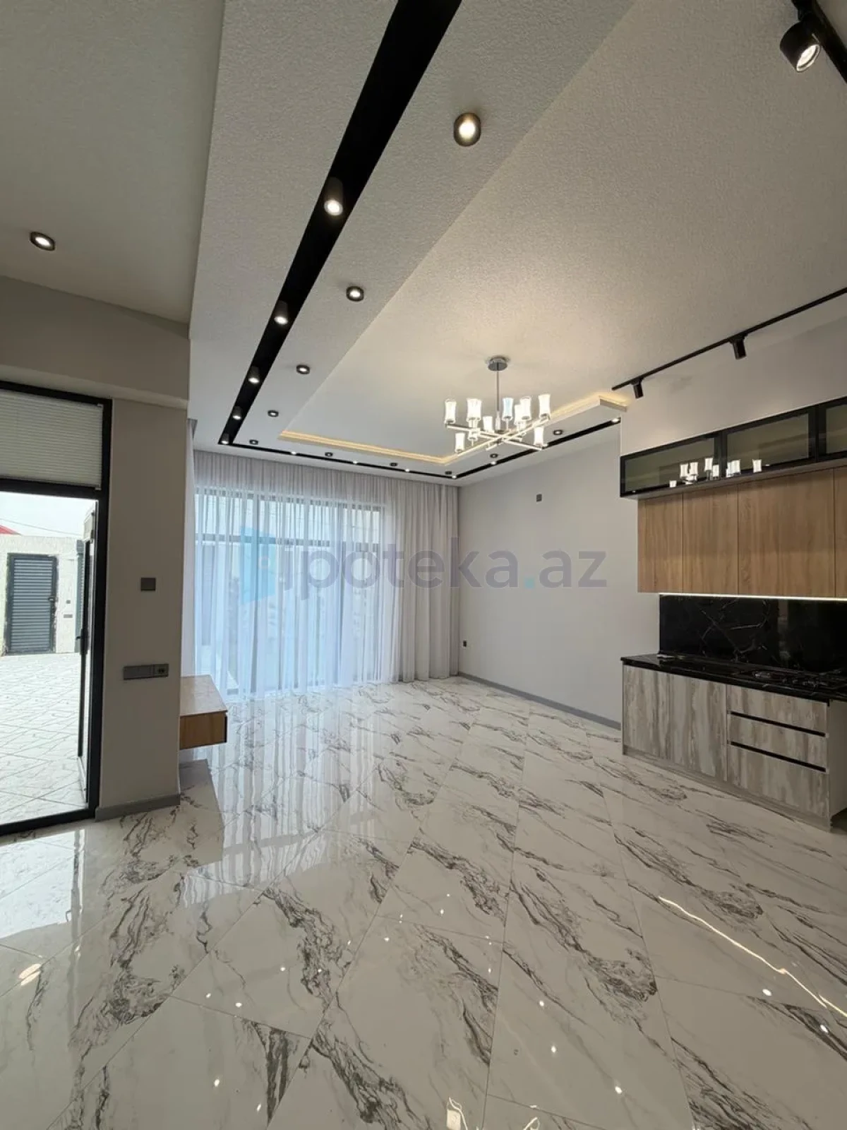Satılır 4 otaqlı mənzil 140 m²
