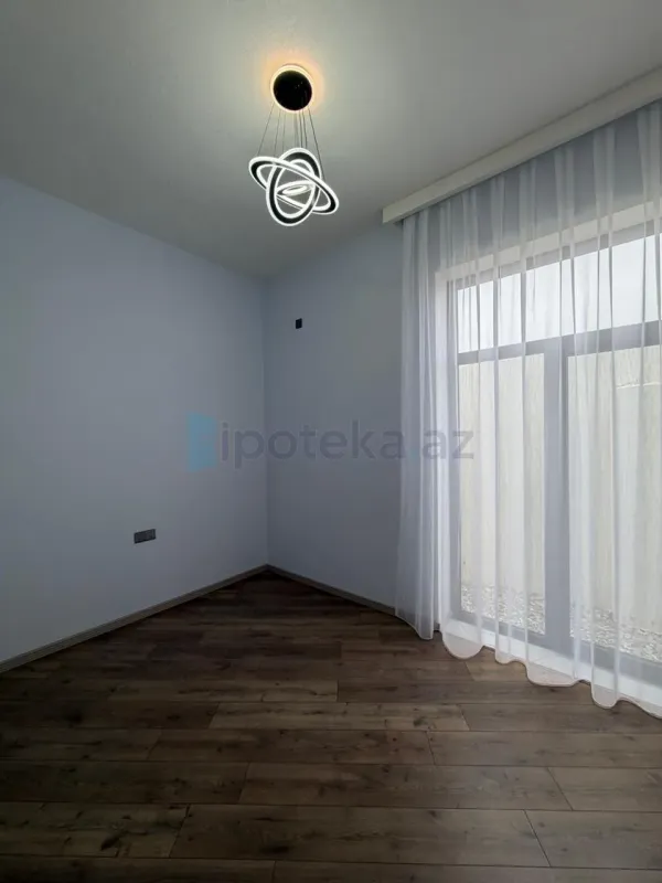Satılır 4 otaqlı mənzil 150 m²