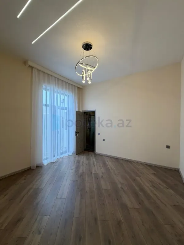 Satılır 4 otaqlı mənzil 150 m²