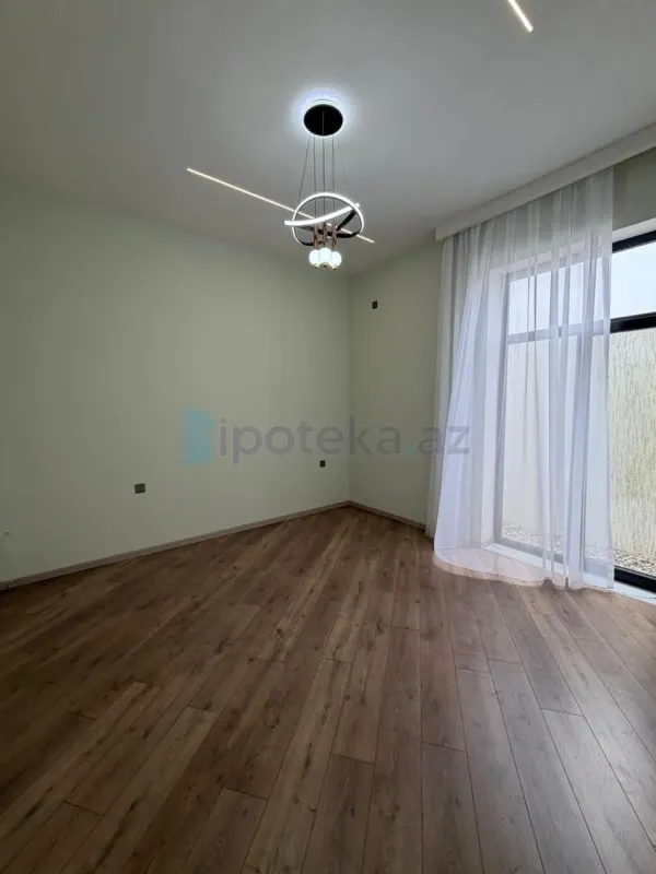 Satılır 4 otaqlı mənzil 150 m²