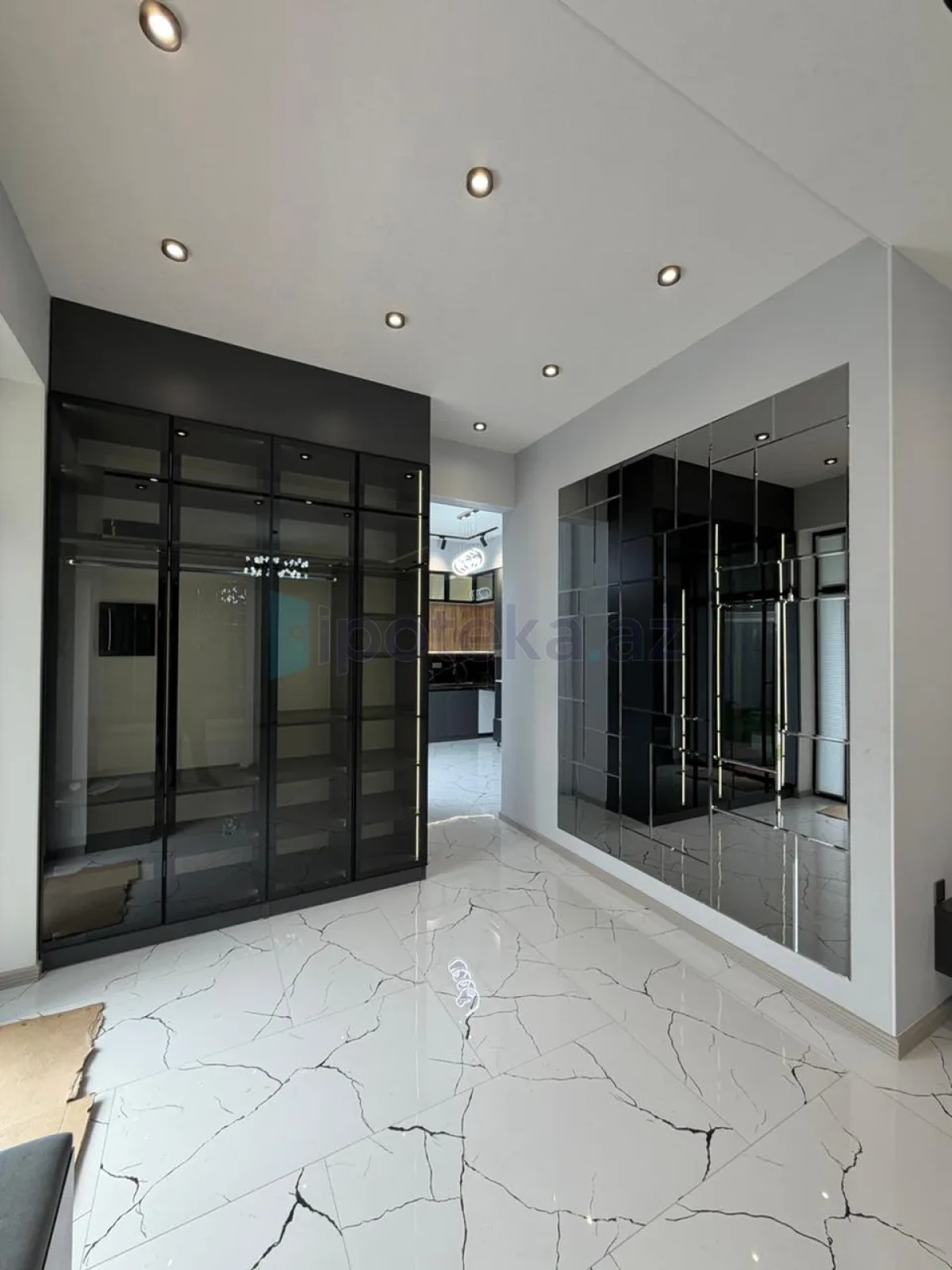 Satılır 4 otaqlı mənzil 150 m²