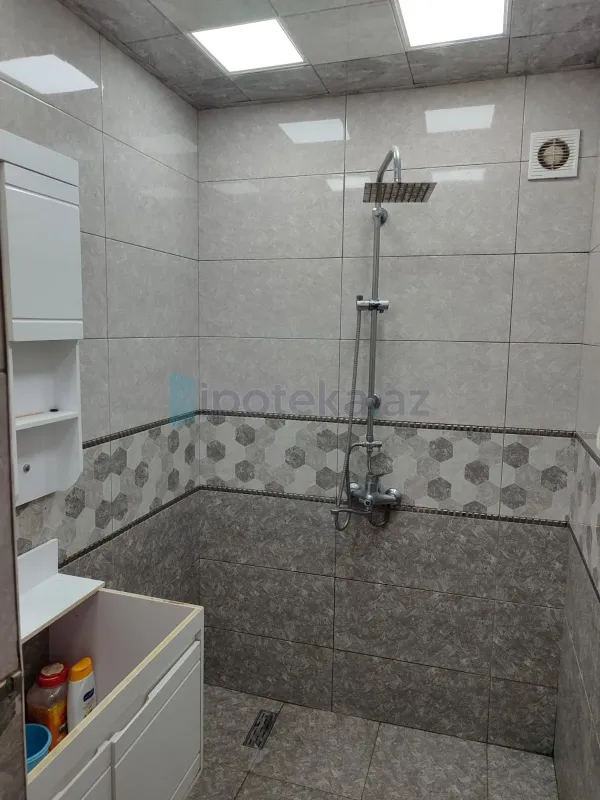 Satılır 4 otaqlı köhnə tikili 105 m²