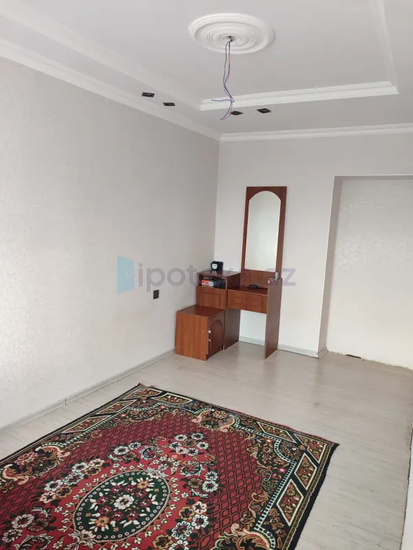 Satılır 4 otaqlı köhnə tikili 105 m²