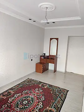 Satılır 4 otaqlı köhnə tikili 105 m²