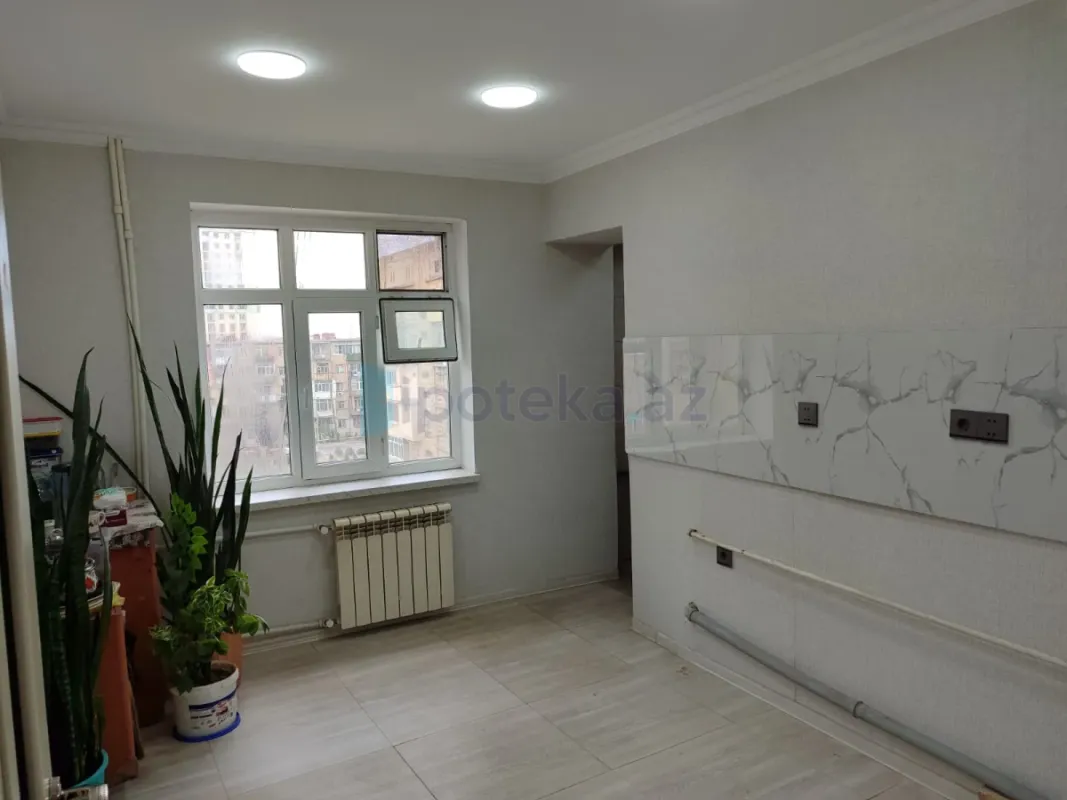 Satılır 4 otaqlı köhnə tikili 105 m²