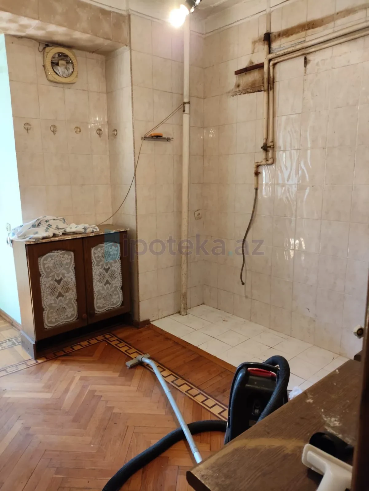 Satılır 4 otaqlı köhnə tikili 80 m²