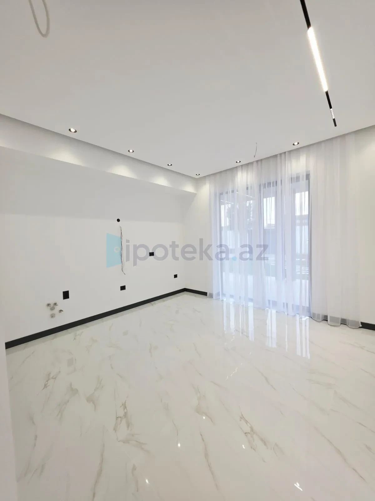 Satılır 5 otaqlı mənzil 250 m²