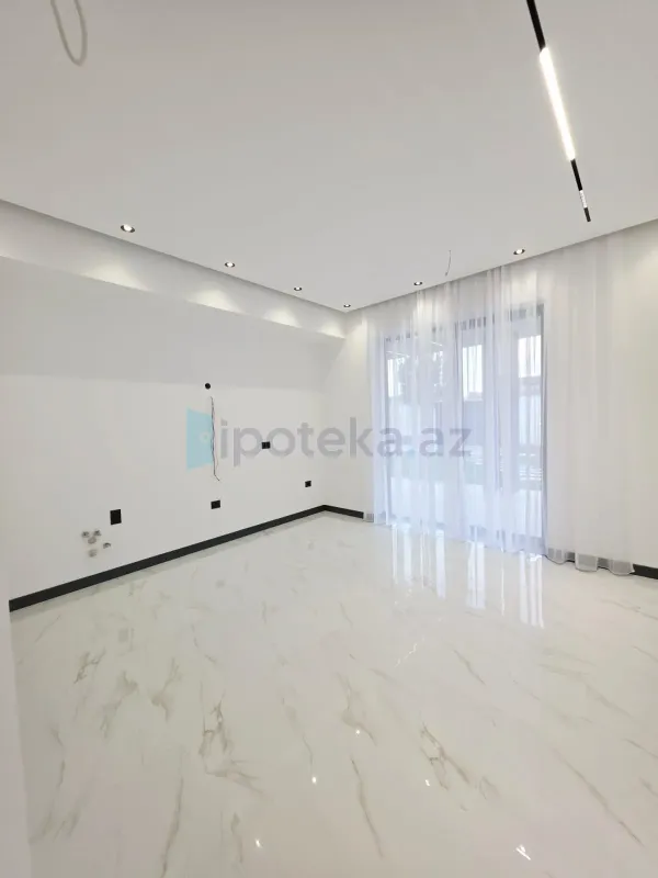 Satılır 5 otaqlı mənzil 250 m²