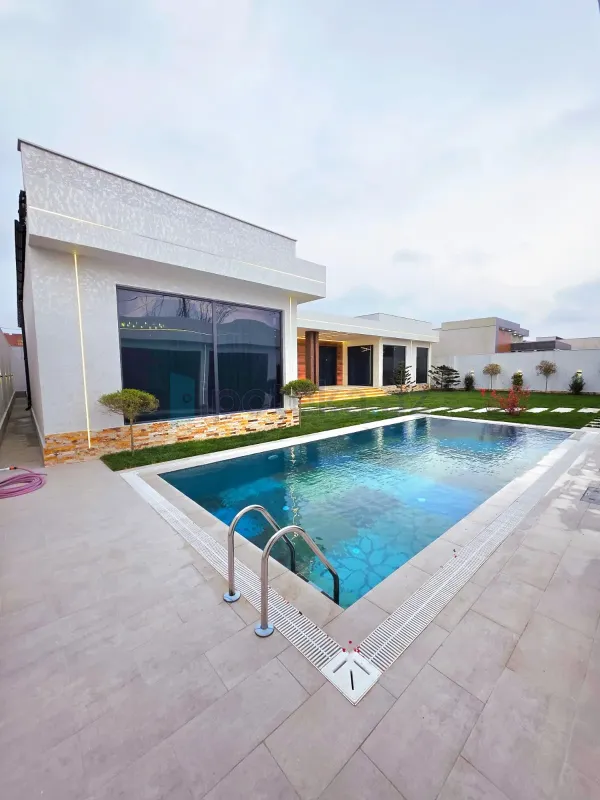 Satılır 5 otaqlı mənzil 250 m²