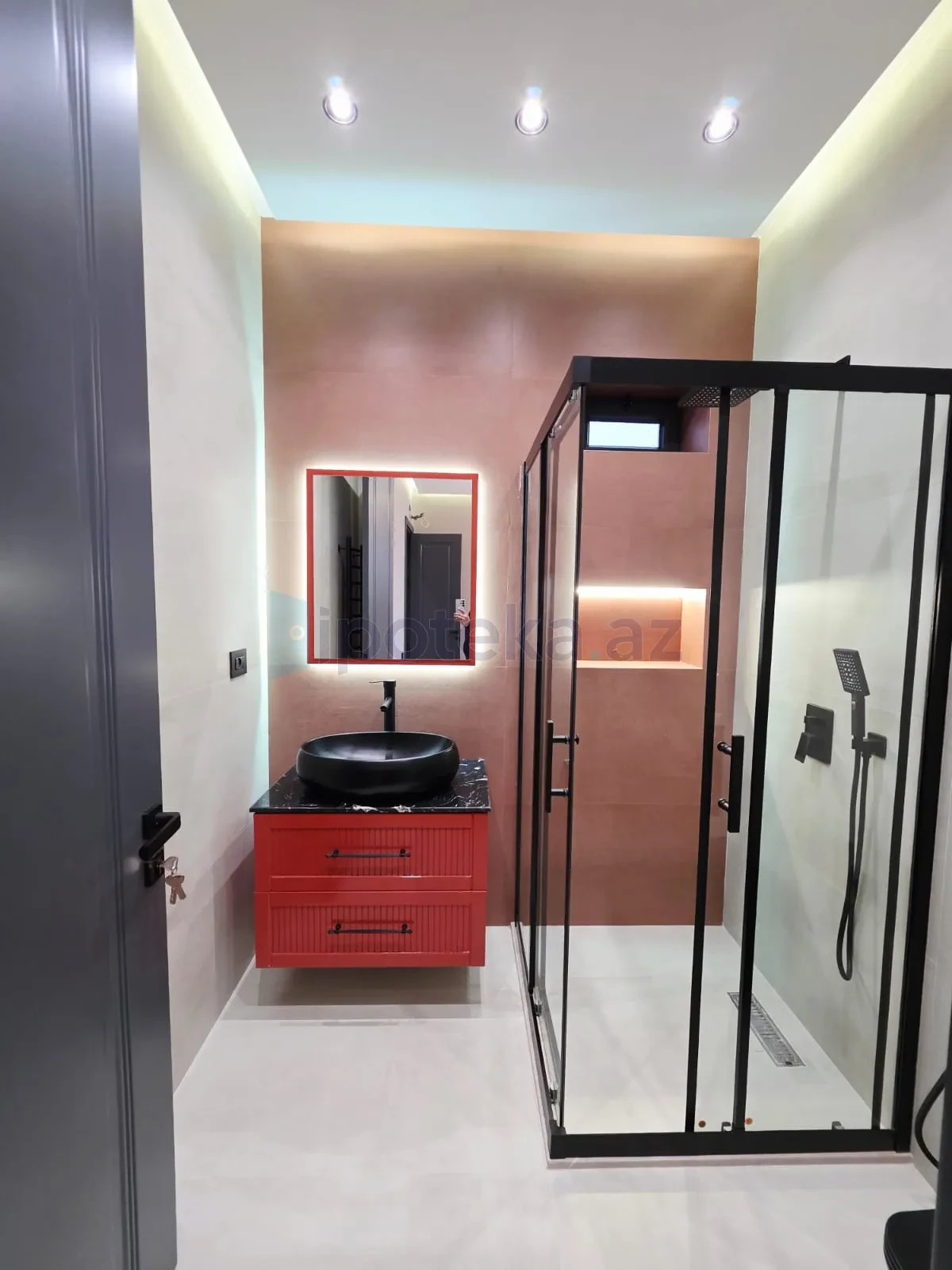 Satılır 5 otaqlı mənzil 250 m²